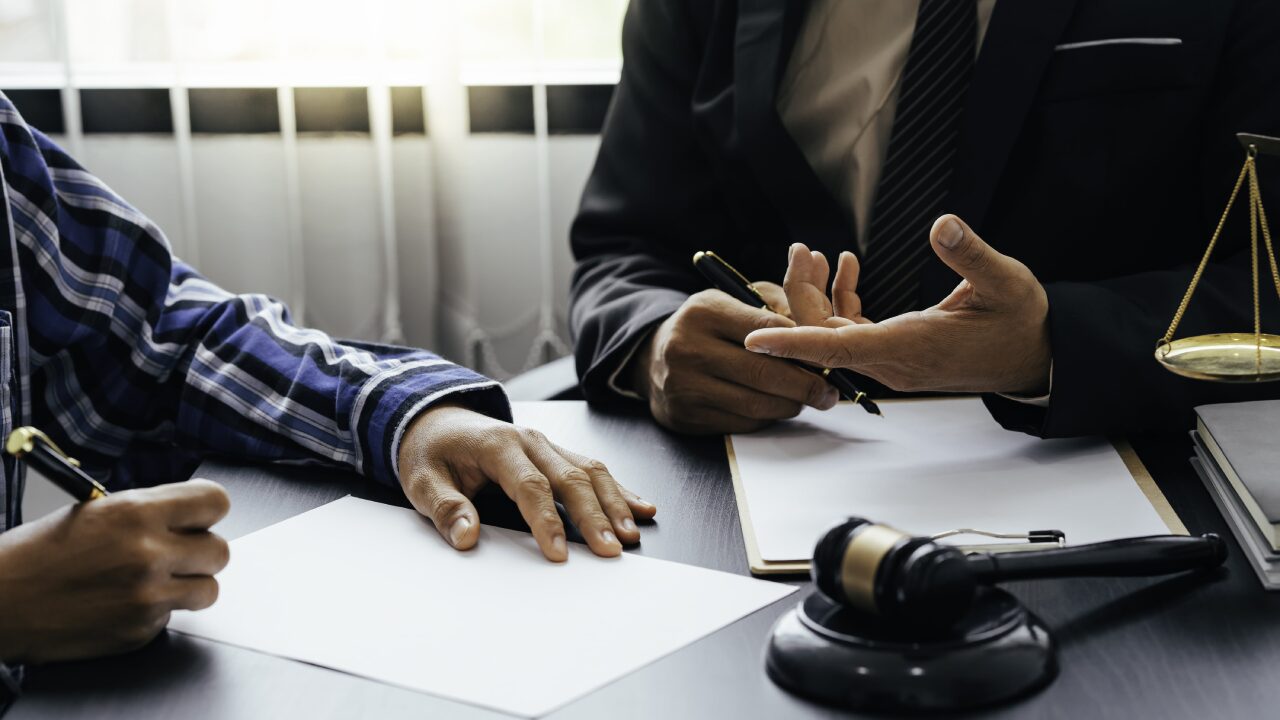 an experienced meso lawyer providing mesothelioma legal advice to meso client